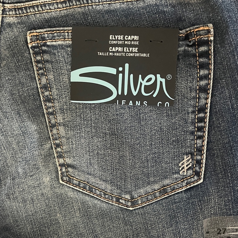 Silver Jeans Classic Blue Denim Capri - Picture 3 of 9